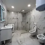 Costal Crown - Luxury 2br Seafront Apartment