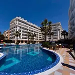 Costal Crown - Luxury 2br Seafront Apartment *