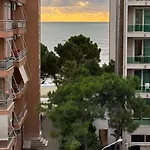 Costal Crown - Luxury 2br Seafront شقة غوليم